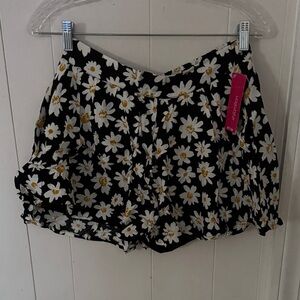 Xhilaration Black Floral Daisy Skort